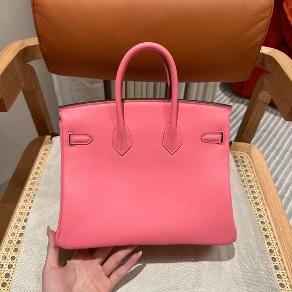 Classic Hermes Bag: A Stylish and Versatile Choice for Elegance - Picture 3 of 6